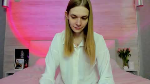 Molly Hunt online show from 03-05-26, 03:24