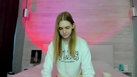 Molly Hunt online show from 04-26-26, 04:43