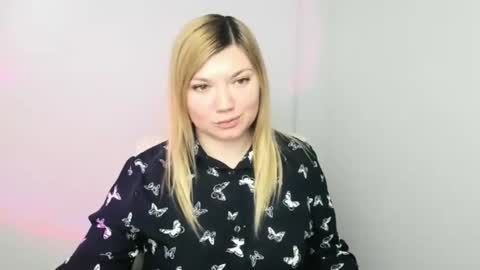 Molly online show from 01-17-25, 03:32