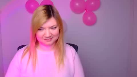 Molly online show from 02-12-25, 12:44