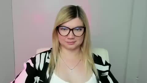 Molly online show from 09-21-25, 11:34