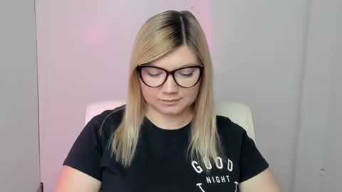 Molly online show from 09-30-25, 11:48