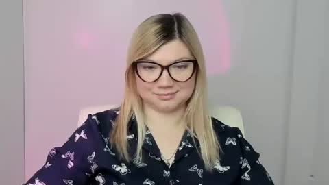 Molly online show from 10-14-25, 05:41