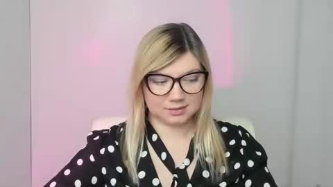 Molly online show from 10-22-25, 12:16