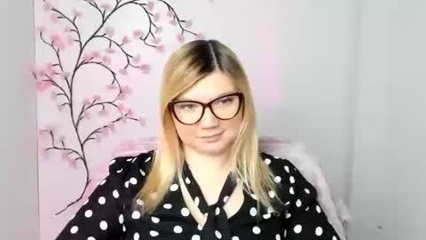 Molly online show from 12-21-25, 12:45