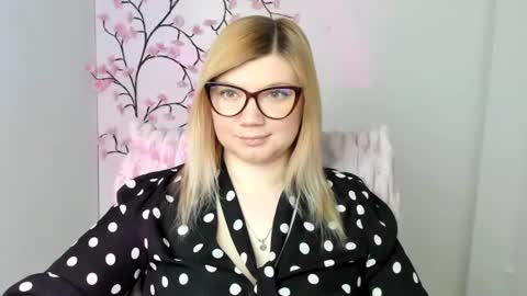 Molly online show from 04-18-26, 11:36