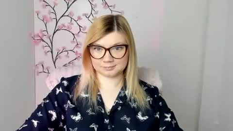 Molly online show from 04-22-26, 11:34