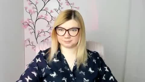 Snapshot of molly_moree chatting on 04-29-26, 11:36 Molly online show from 04-29-26, 11:36