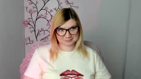 Snapshot of molly_moree chatting on 05-08-26, 11:37 Molly online show from 05-08-26, 11:37