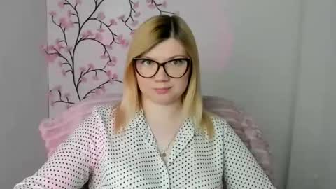 Snapshot of molly_moree chatting on 05-12-26, 11:51 Molly online show from 05-12-26, 11:51
