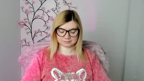 Snapshot of molly_moree chatting on 05-19-26, 11:38 Molly online show from 05-19-26, 11:38
