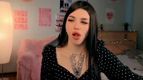 Snapshot of molly_rettyy chatting on 04-15-26, 04:08 Molly online show from 04-15-26, 04:08