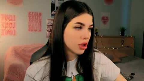 Snapshot of molly_rettyy chatting on 04-26-26, 03:48 Molly online show from 04-26-26, 03:48