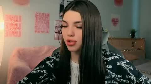Snapshot of molly_rettyy chatting on 04-30-26, 03:35 Molly online show from 04-30-26, 03:35