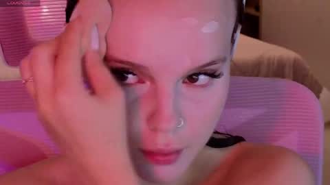 Snapshot of mollybossy chatting on 05-16-26, 01:10 Molly online show from 05-16-26, 01:10