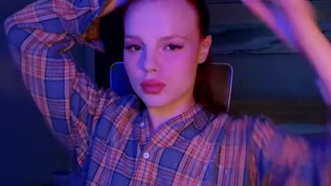 Snapshot of mollybossy chatting on 05-18-26, 12:18 Molly online show from 05-18-26, 12:18