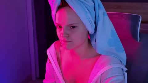 Snapshot of mollybossy chatting on 05-30-26, 12:30 Molly online show from 05-30-26, 12:30