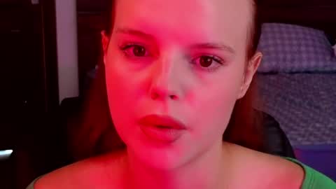 Snapshot of mollybossy chatting on 06-08-26, 02:12 Molly online show from 06-08-26, 02:12