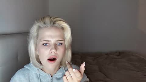 Snapshot of mollyforthenose chatting on 08-01-26, 10:30 mollyforthenose online show from 08-01-26, 10:30