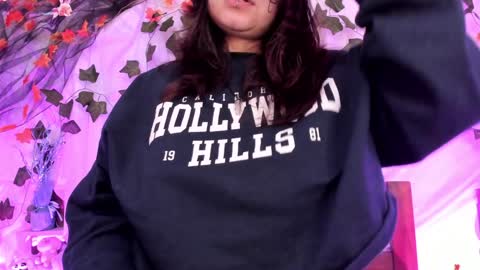 Snapshot of mollylewis18 chatting on 02-08-25, 05:08 New girl Emily Valentina Michelle online show from 02-08-25, 05:08