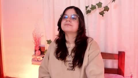 Snapshot of mollylewis18 chatting on 02-12-25, 04:33 New girl Emily Valentina Michelle online show from 02-12-25, 04:33