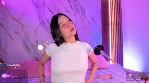 Snapshot of mollylewis18 chatting on 10-24-25, 08:27 New girl Emily Valentina Michelle online show from 10-24-25, 08:27