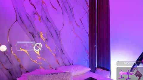 Snapshot of mollylewis18 chatting on 11-18-25, 04:39 New girl Emily Valentina Michelle online show from 11-18-25, 04:39