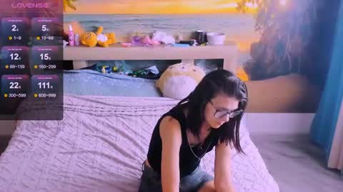 Snapshot of mollylollipop20 chatting on 06-25-26, 02:33 KIRA online show from 06-25-26, 02:33