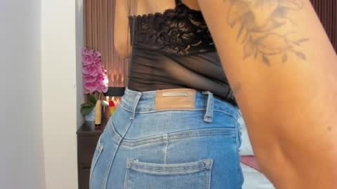 mollylove_ online show from 04-24-26, 07:05