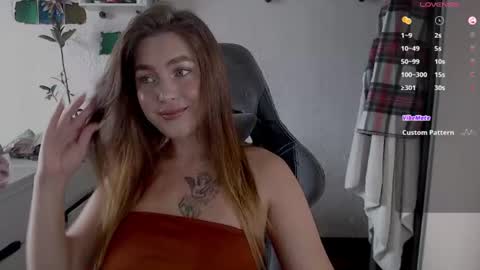 Snapshot of mollymiks chatting on 07-14-26, 04:06 Molly online show from 07-14-26, 04:06