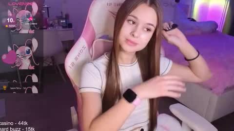 Snapshot of mollymurrrr chatting on 10-31-25, 03:07 Molly online show from 10-31-25, 03:07