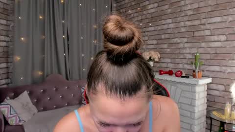 hi im Molly heregreat boobs big heart  warm pussy  online show from 04-15-26, 01:01