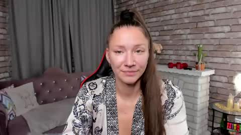 hi im Molly heregreat boobs big heart  warm pussy  online show from 04-25-26, 12:24