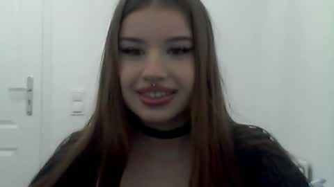 Snapshot of mollysexgirl chatting on 07-10-26, 02:19 Molly online show from 07-10-26, 02:19