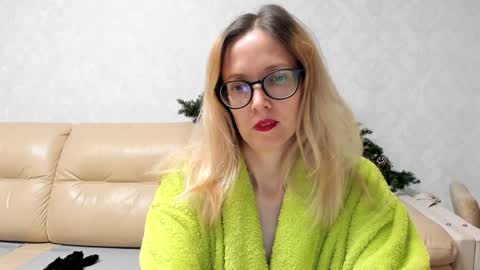 Snapshot of mollystory chatting on 01-17-25, 09:17 AngelMomm online show from 01-17-25, 09:17