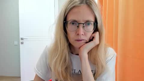 Snapshot of mollystory chatting on 09-17-25, 06:59 AngelMomm online show from 09-17-25, 06:59