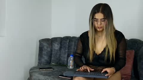 mollysweet11 online show from 06-20-26, 04:37