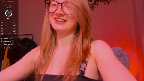 mollytucker online show from 10-28-25, 03:25