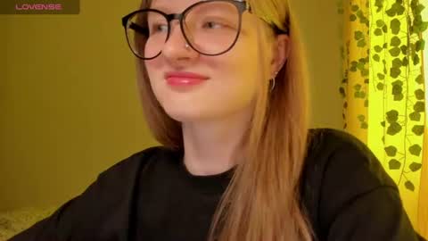 Snapshot of mollytucker chatting on 06-11-26, 01:53 mollytucker online show from 06-11-26, 01:53