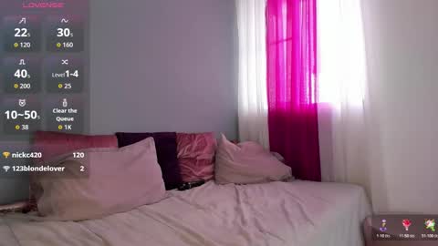 Snapshot of mollyybloom chatting on 02-09-26, 04:00 Molly online show from 02-09-26, 04:00