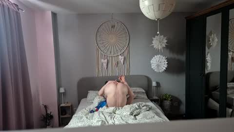 Snapshot of molnaratti14 chatting on 01-05-25, 10:43 Oszkr online show from 01-05-25, 10:43