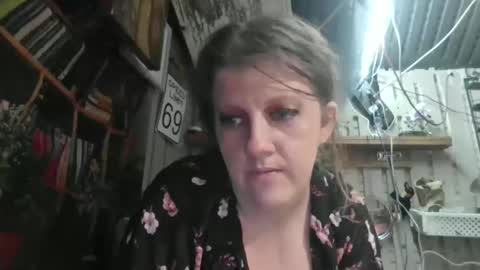 Molotovfoxtail online show from 11-30-25, 04:49