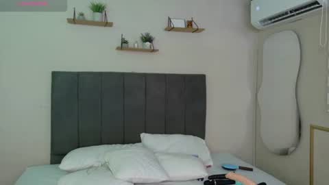 moly_juicy online show from 06-11-26, 12:14
