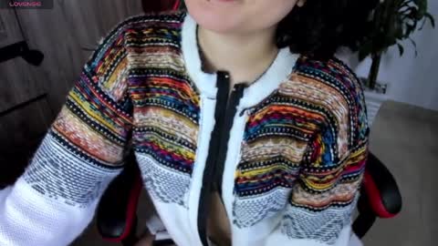 Snapshot of moly_loo chatting on 03-31-26, 01:44 moly_loo online show from 03-31-26, 01:44