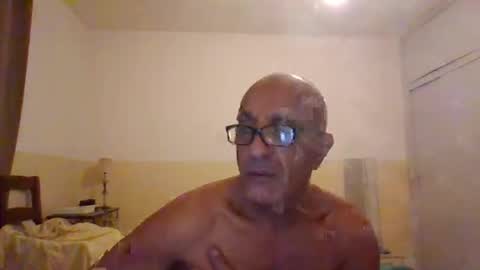 Snapshot of moment71200 chatting on 11-07-25, 07:14 moment71200 online show from 11-07-25, 07:14