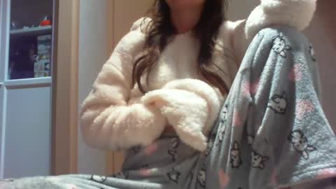 Snapshot of momentbeforedown chatting on 12-01-24, 07:36 Hailey online show from 12-01-24, 07:36