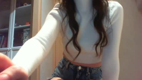 Snapshot of momentbeforedown chatting on 12-22-24, 05:45 Hailey online show from 12-22-24, 05:45