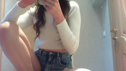 Snapshot of momentbeforedown chatting on 12-22-24, 08:49 Hailey online show from 12-22-24, 08:49