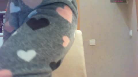 Snapshot of momentbeforedown chatting on 12-28-24, 09:51 Hailey online show from 12-28-24, 09:51