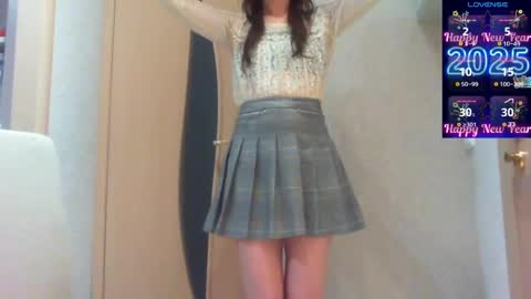 Snapshot of momentbeforedown chatting on 01-05-25, 02:38 Hailey online show from 01-05-25, 02:38